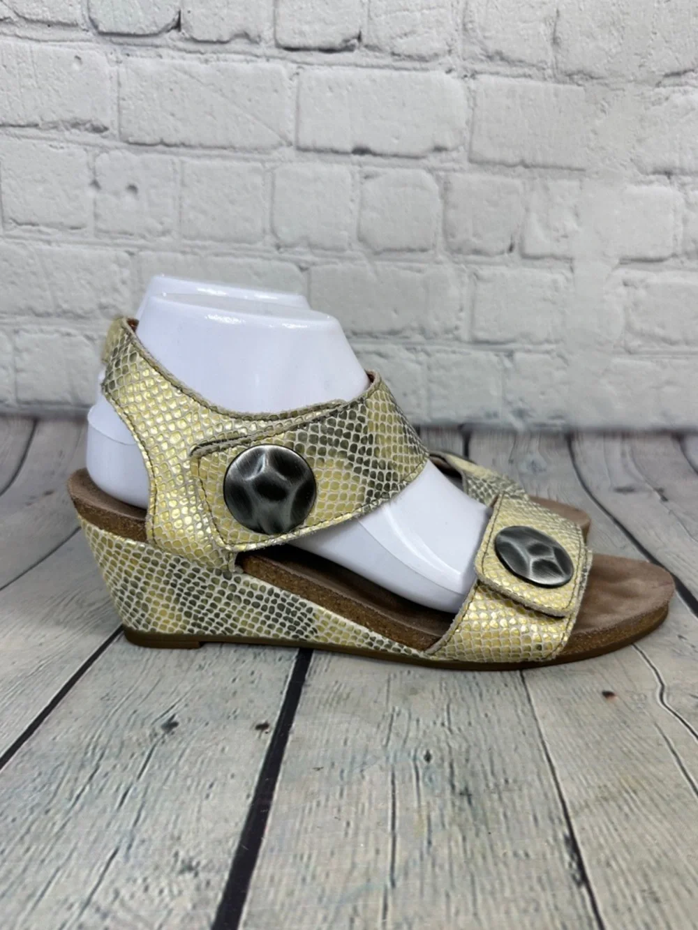 Taos Carousel 2 Snake Print Wedge Sandals EU 40/US 9-9.5